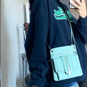 SUPER CUTE TURQOUISE CROSS BODY PURSE 💙💙